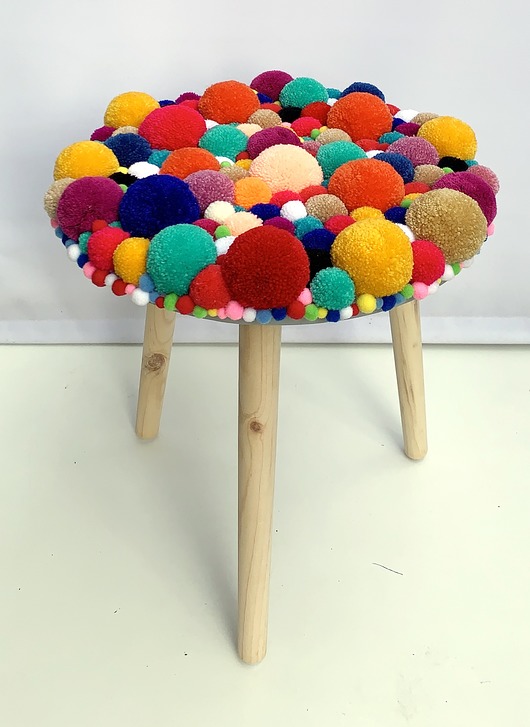 stołki Dekoracyjny stołeczek plus pompony