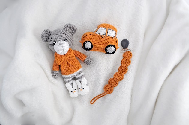 pokój dziecka - różne Zestaw prezentowy  z autkiem - musztarda/szary