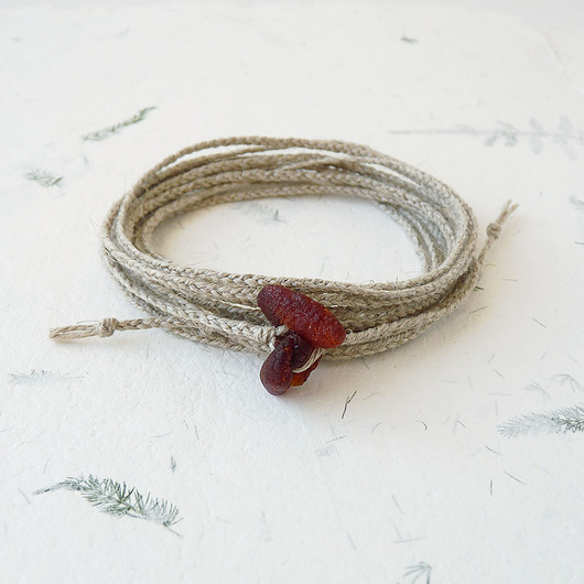 bransoletki na sznurku Len i bursztyn koniakowy bransoletka