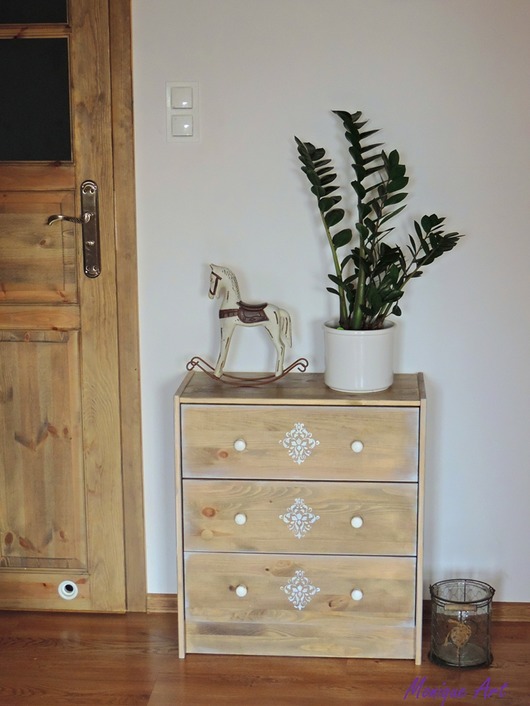 komody Naturalna komoda dla miłośników drewna