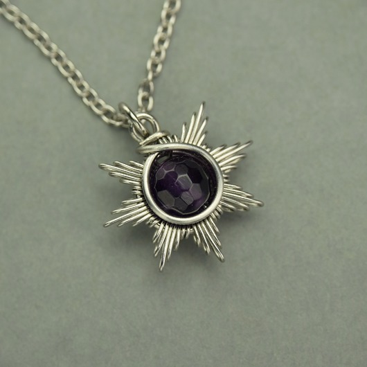 wisiory Mały wisiorek słoneczko fioletowy ametyst wire wrapping słońce