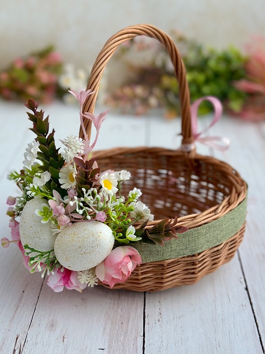 koszyki wielkanocne Wielkanocny koszyczek na święconkę, koszyczek z dekoracją