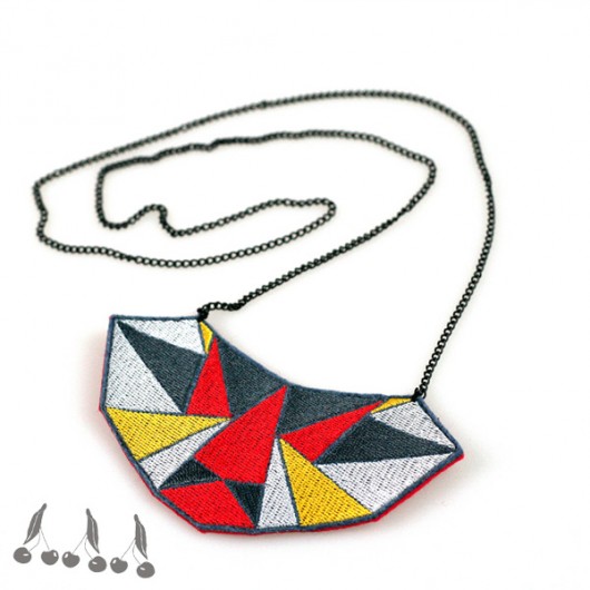 ::: TRIANGLE GORGET #4 ::: uniqo