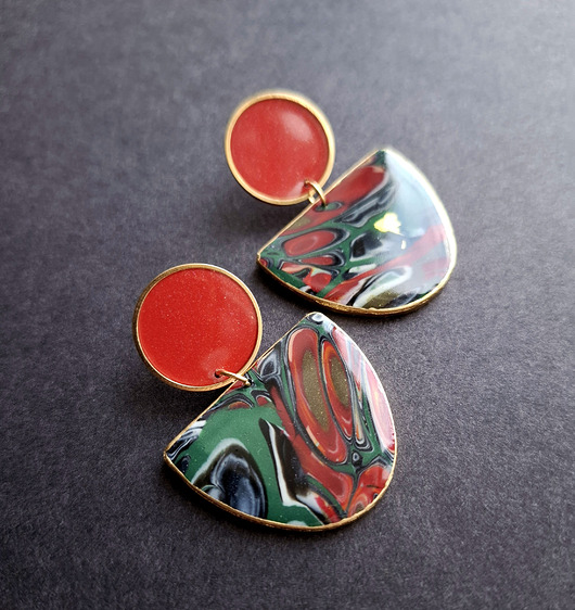 kolczyki z masy plastycznej Kolczyki zieleń w czerwieni no3