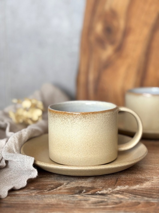 filiżanki Prosta filiżanka ceramiczna ze spodkiem 250 ml beżowa - Pustynny piach