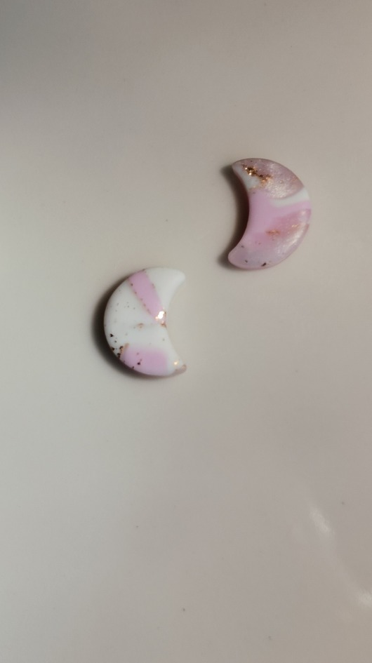 kolczyki z masy plastycznej Kolczyki sztyfty think pink XV