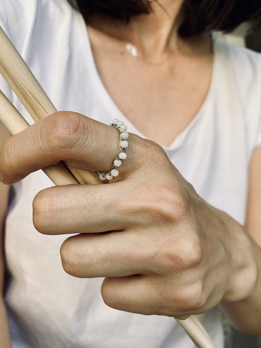 pierścionki elastyczne Surowy Pierścionek minimalny-industrialny. Plemienna biżuteria utkana.