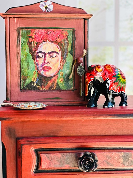 szafki Ręcznie malowana szafka na klucze, Frida Kahlo, prezent, kwiaty