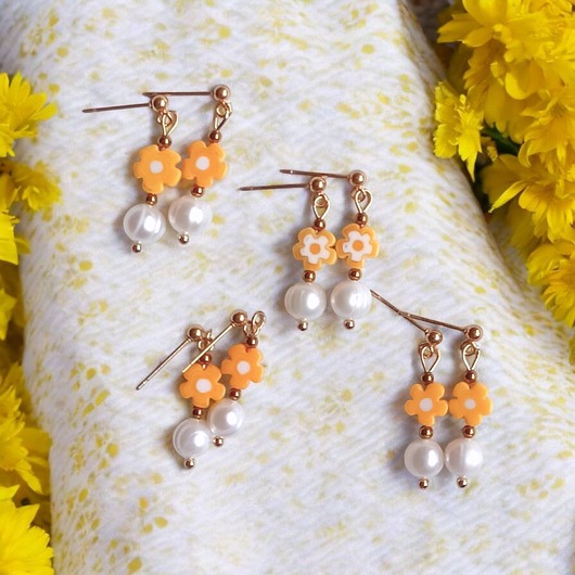 kolczyki z kamieniami Kolczyki : DAISY : perły naturalne : drobne kolczyki : szklane kwiatuszki