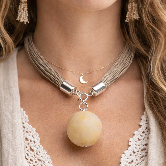 wisiory Naszyjnik bursztynowy len duża KULA biała