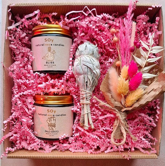 zestawy dla niej Zestaw prezentowy świec sojowych z mini bukietem i kadzidłem