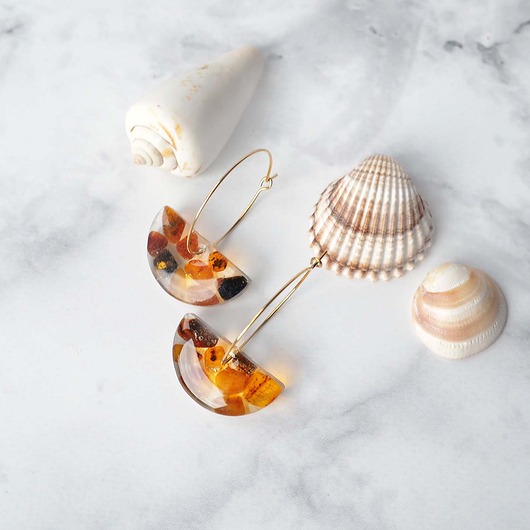 kolczyki z żywicy UNIKATOWE KOLCZYKI Z ŻYWICY golden amber