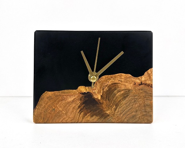zegary Zegar na biurko/komodę drewno z żywicą