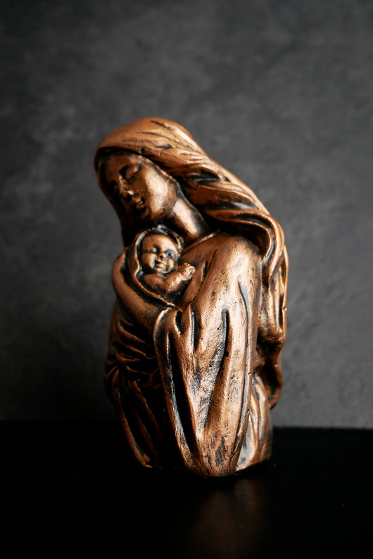 figurki i rzeźby Rzeźba z gipsu, Matka z Dzieciątkiem, ogniste złoto, wys. 11,5 cm