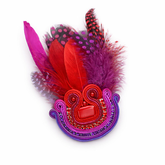 broszki Barwna broszka soutache z piórami