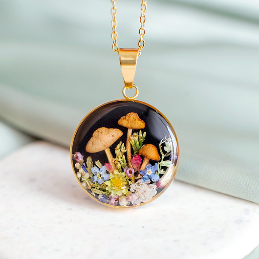 wisiory Naszyjnik z leśną kompozycją