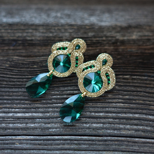 Szmaragdowo- złote  kolczyki soutache Mró Soutache