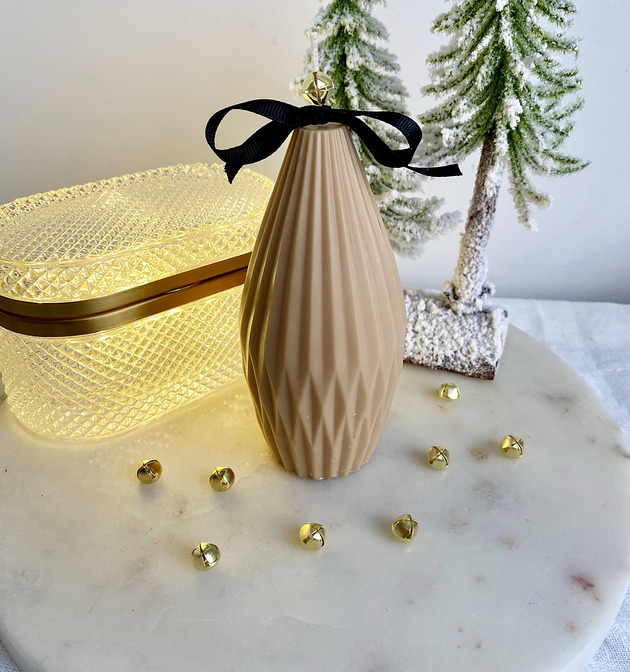 świeczniki i świece Świeca ekologiczna sojowa dekoracyjna "Grusha" 137x65mm