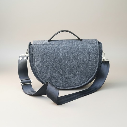 torebki mini Filcowa półokrągła torebka crossbody - z klapą - grafitowa