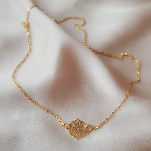 złote naszyjniki Modułowy naszyjnik z rozetą