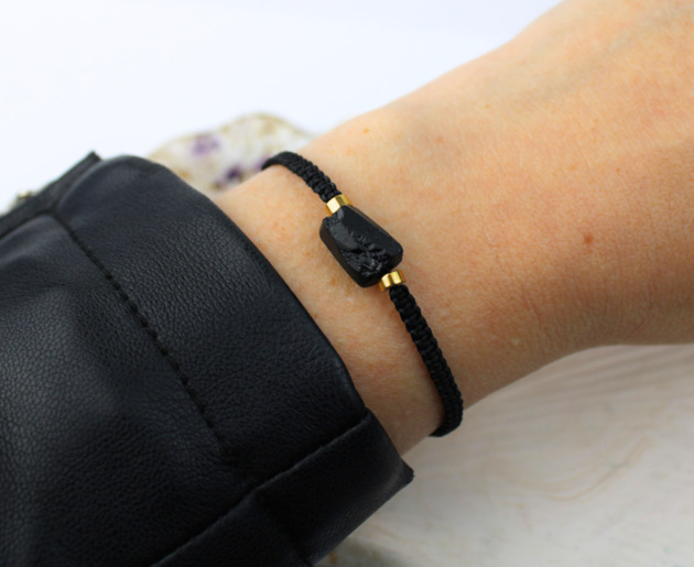 bransoletki na sznurku Bransoletka czarny turmalin na sznurku, ochronna, makramowa