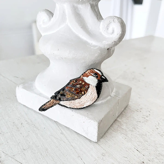 broszki Broszka WRÓBEL 3 ręcznie haftowana przypinka polskie ptaki