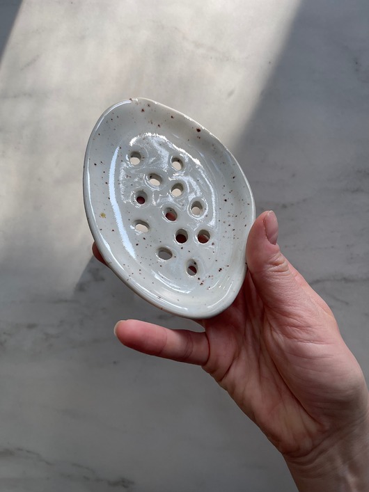mydelniczki Handmade Ceramiczna Mydelniczka Podłużna Biała w Piegi