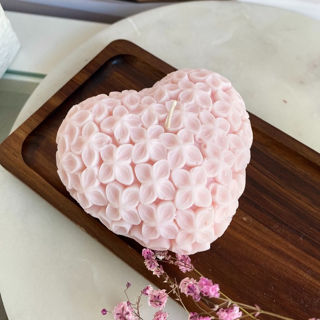 świeczniki i świece Świeca sojowa dekoracyjna "Rose Heart" 98x42mm różowa