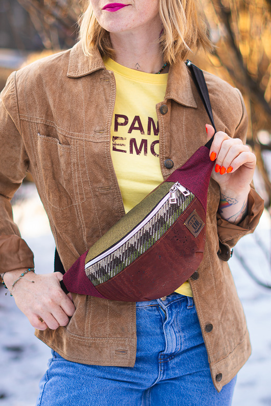 torby i nerki męskie Brązowa męska nerka saszetka z korka ODCIENIE ZIEMI