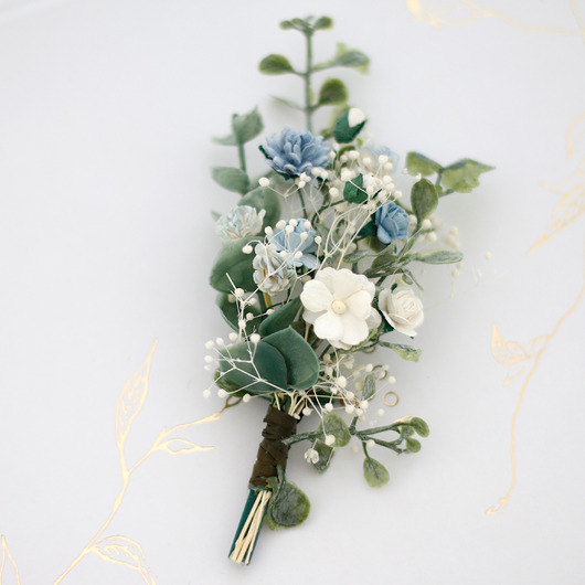 Niebieska butonierka ślubna "Blue Sky" Lola White