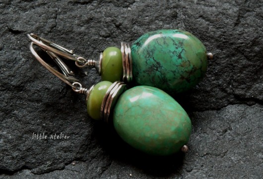 między turkusem a chryzoprazem little atelier