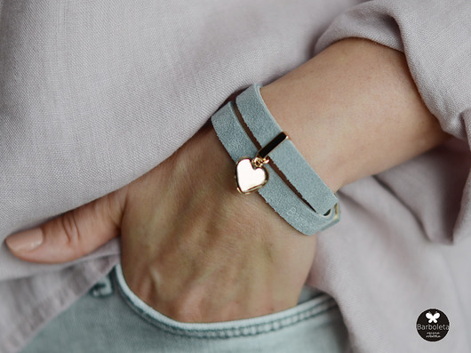 light gray  heart gold barboleta
