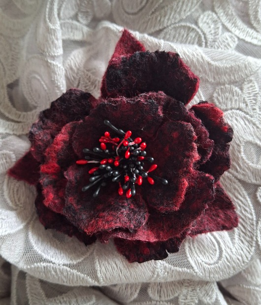 broszki Broszka filcowana Kwiat bordowy