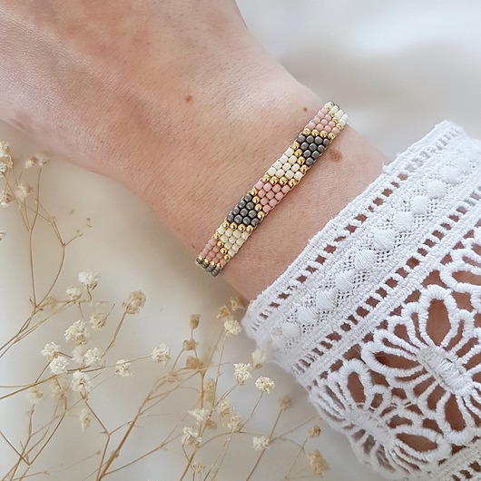 Płaska bransoletka w trójkąty LEI handmade 