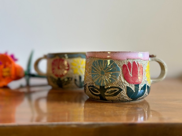 kubki Kubek w kwiatki, sgraffito