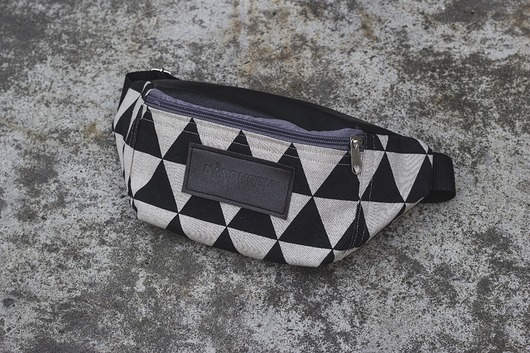 Nerka z serii GEOMETRY.Triangle on beige Handverk