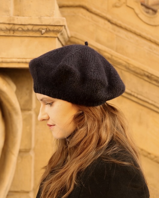 czapki damskie Klasyczny beret z antenką z wełny alpaki granatowy