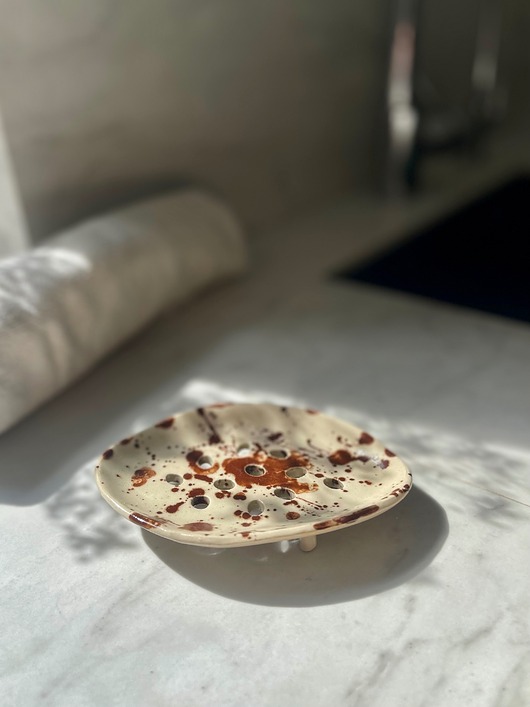 mydelniczki Ceramiczna Mydelniczka Owalna Beżowa w Brązowe Ciapki