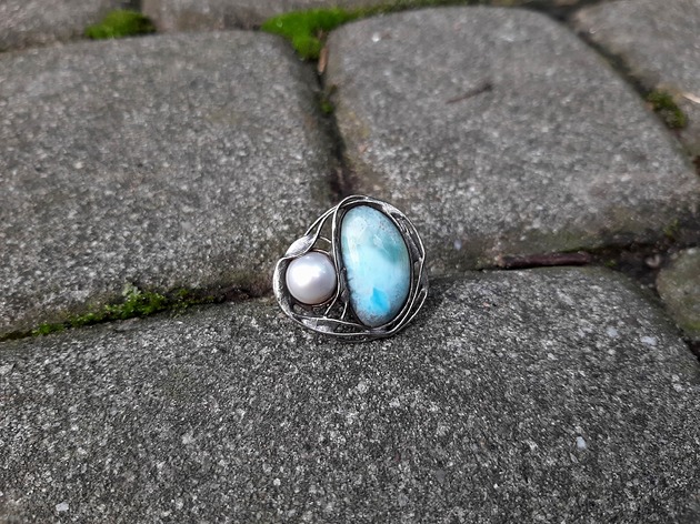 Larimar i perła - pierścionek regulowany po drugiej stronie lustra