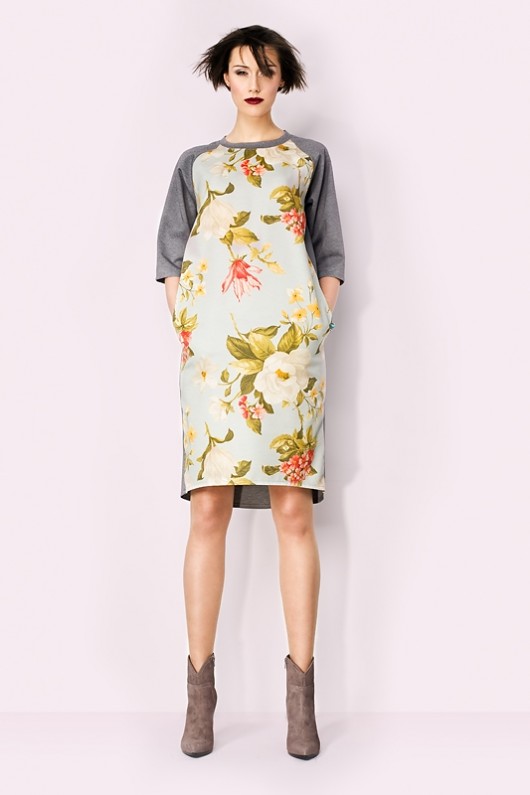 sukienki midi damskie Bluzowa sukienka w pastelowe kwiaty