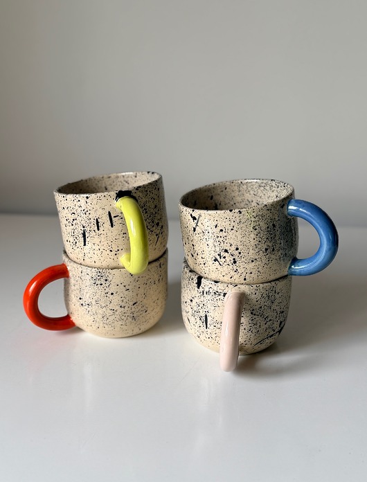 kubki Kubek z kolorowym uchem