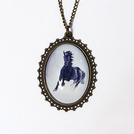 wisiory Medalion - Czarny koń 2 - brąz, owalny