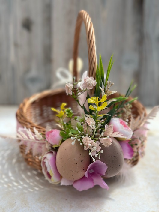 koszyki wielkanocne Wielkanocny koszyczek na święconkę, koszyczek z dekoracją