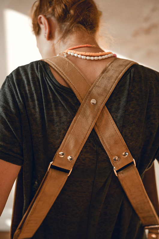 akcesoria różne Szelki dla fotografki welur TOFFEE ciemny beż szelki fotograficzne