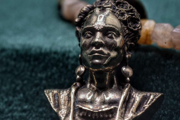 naszyjniki - inne Frida Kahlo - Naszyjnik na naturalnych kamieniach