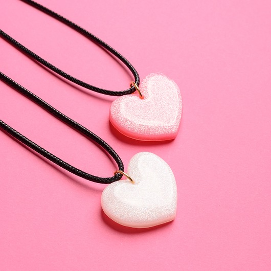 wisiory NASZYJNIK RZEMYK z dużym brokatowym sercem (handmade)