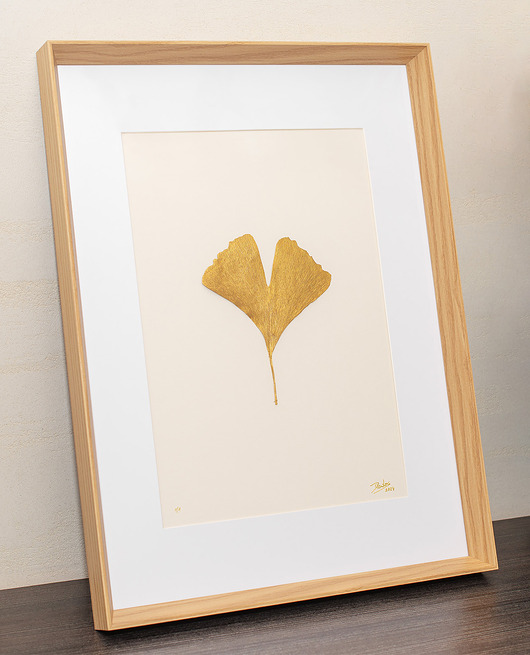 obrazy Obraz botaniczny 3D. Złoty Liść Miłorzębu. Beżowa ramka 30x40 cm