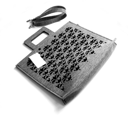 big felt bag felt label