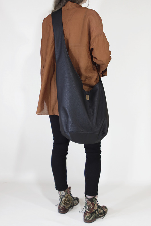 torby XXL Long Boogi Bag czarna teksturowana / hobo