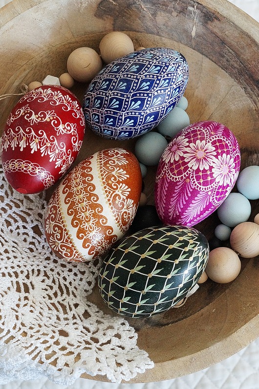 jajka wielkanocne Pisanki tradycyjne kolorowe